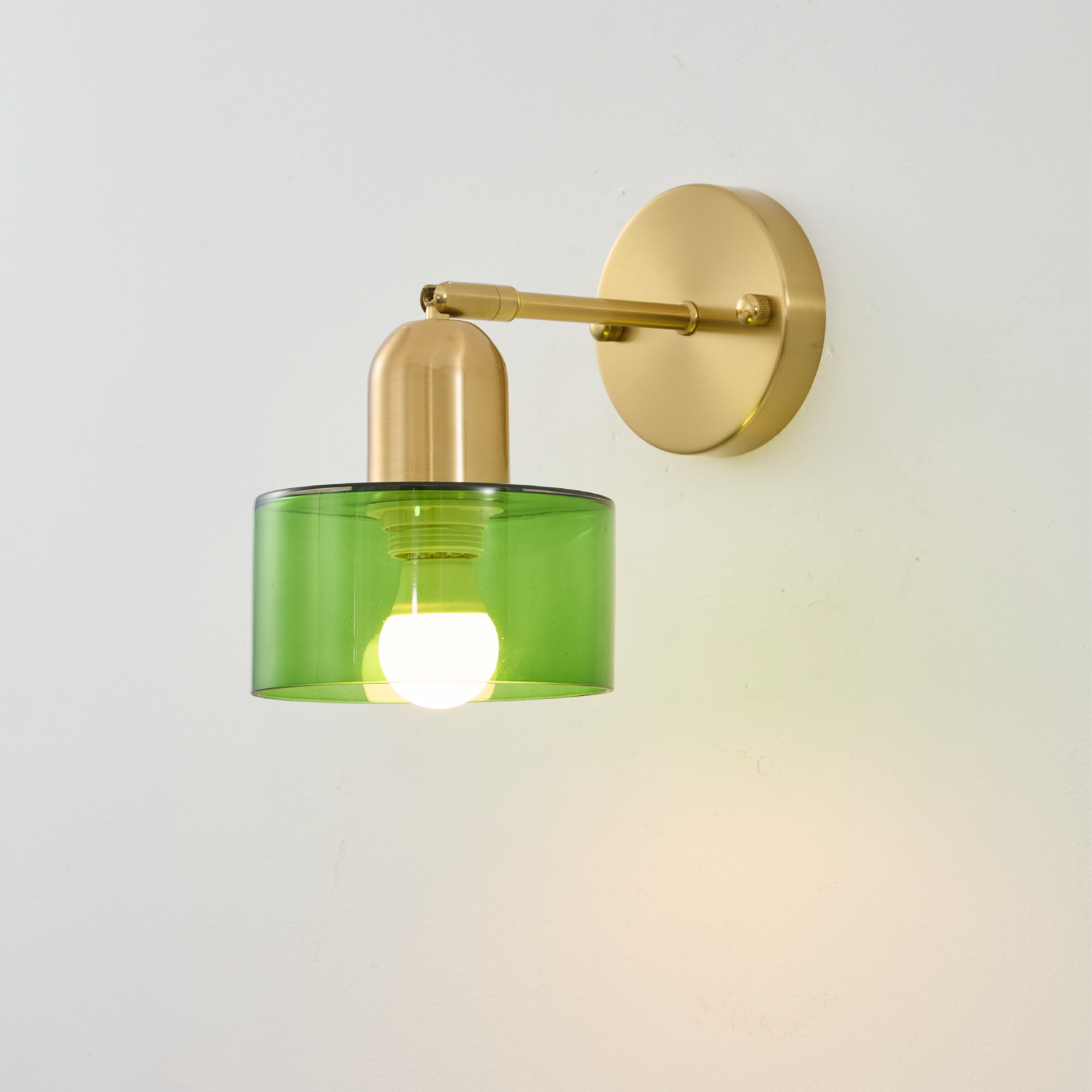 Farbenfrohe Glas Wandleuchte im Bauhaus-Stil