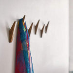 Set aus 6 minimalistischen Wandhaken aus massivem Holz – Nordhaak