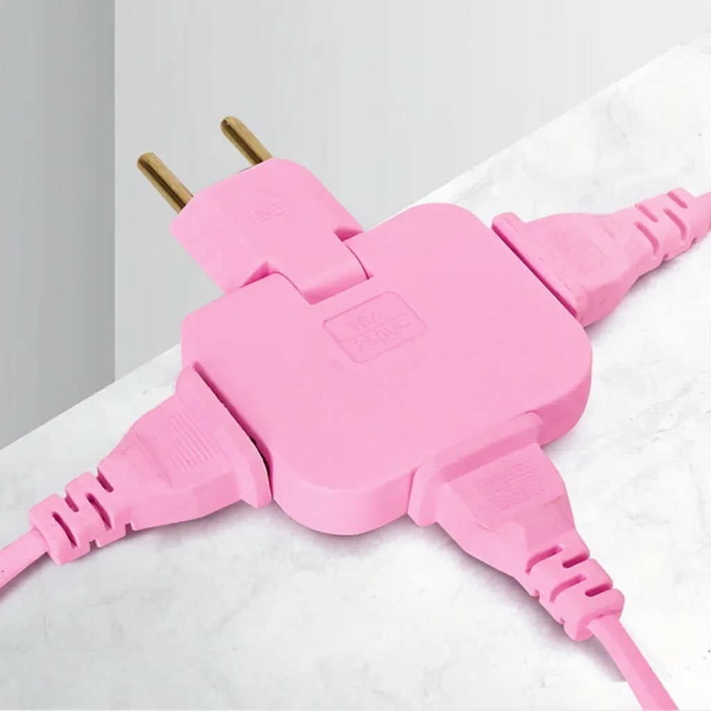 FlexiPlug: Ultradünner Dreifach-Steckeradapter für mehr Platz