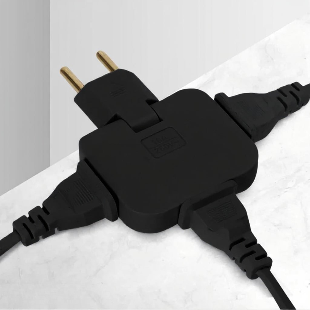 FlexiPlug: Ultradünner Dreifach-Steckeradapter für mehr Platz