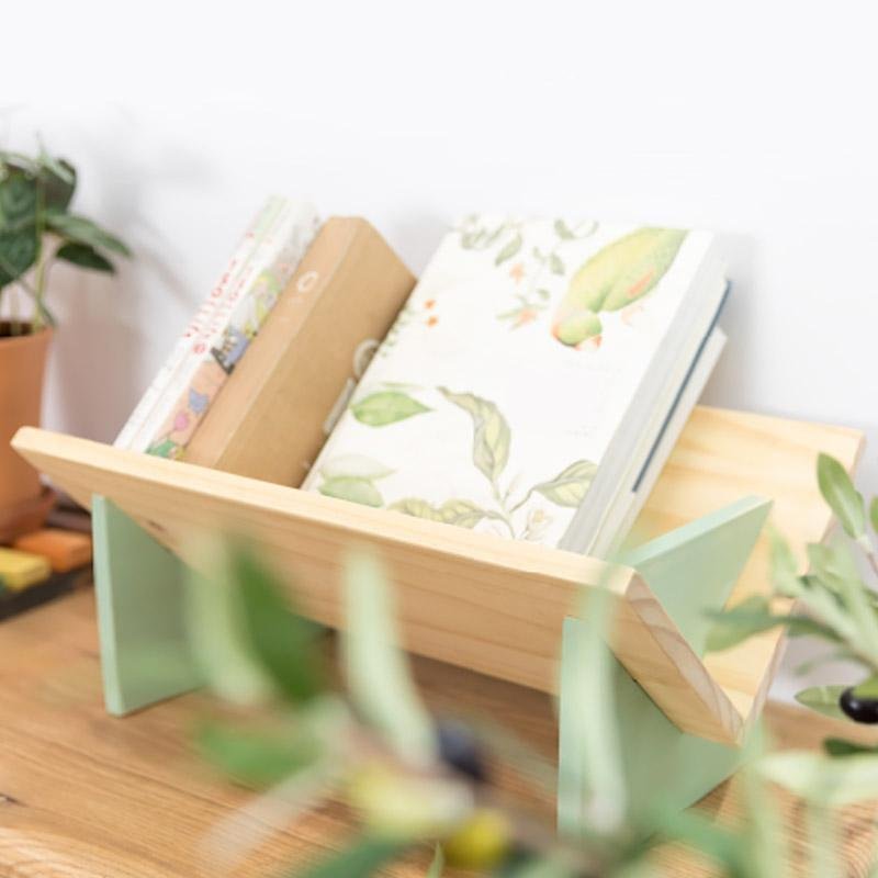 Eleganter Buchhalter für stilvolle Buchpräsentation