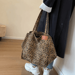 Elegante Damenhandtasche mit auffälligem Tierprint