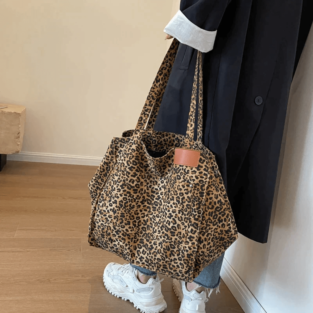 Elegante Damenhandtasche mit auffälligem Tierprint