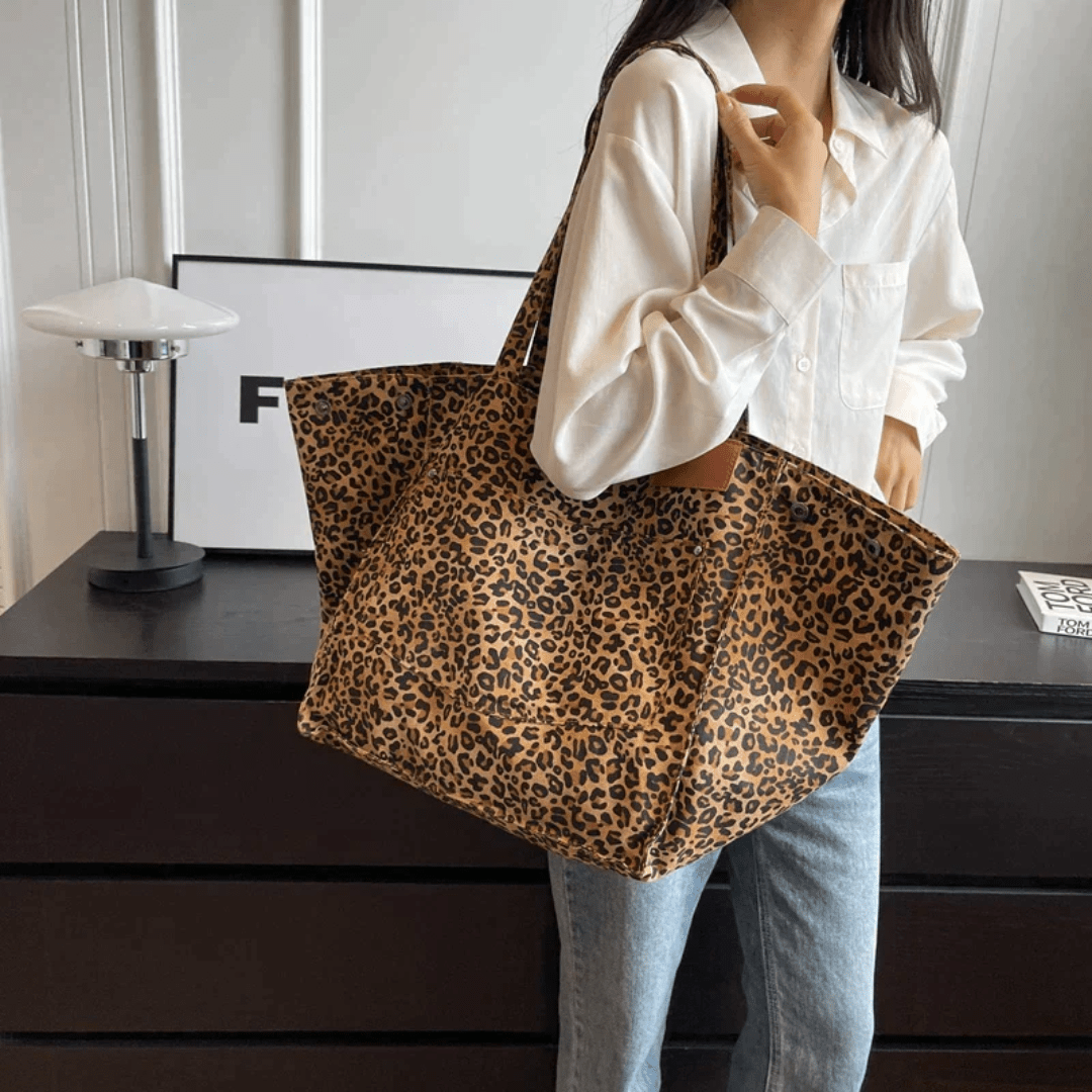 Elegante Damenhandtasche mit auffälligem Tierprint