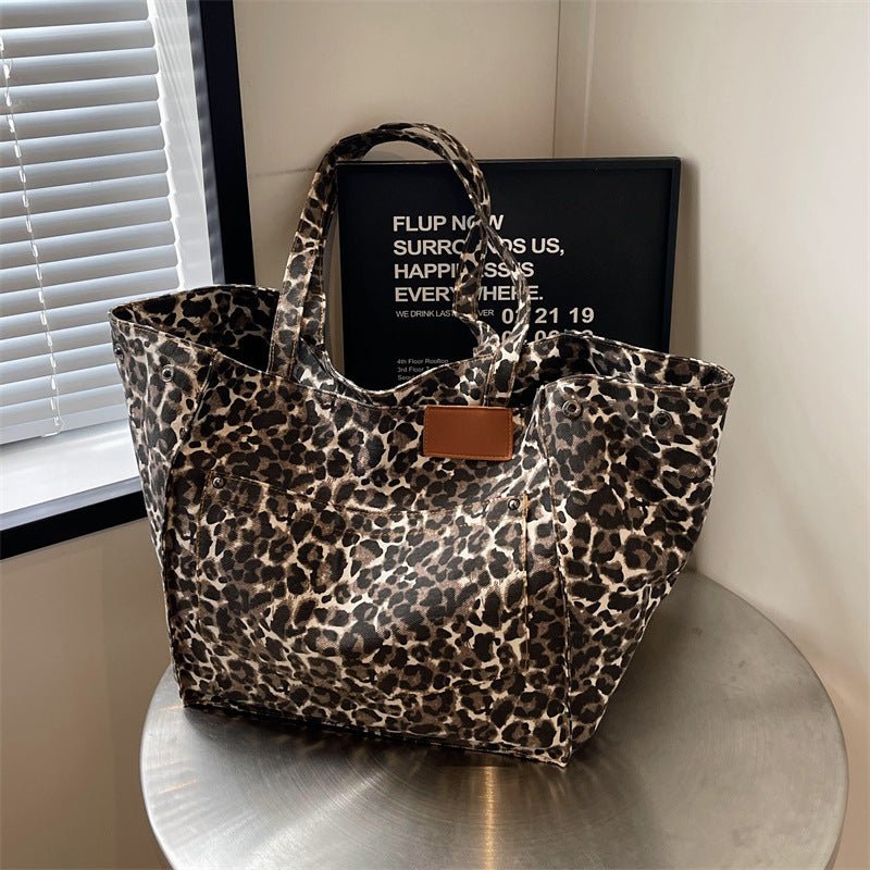 Elegante Damenhandtasche mit auffälligem Tierprint