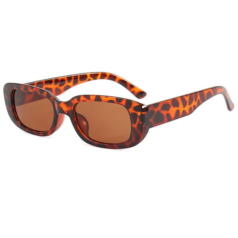Stilvolle Oval Sonnenbrille aus Kunststoffen für jedes Outfit