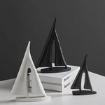 Maritime Tischskulptur - Minimalistisch - Segelboot
