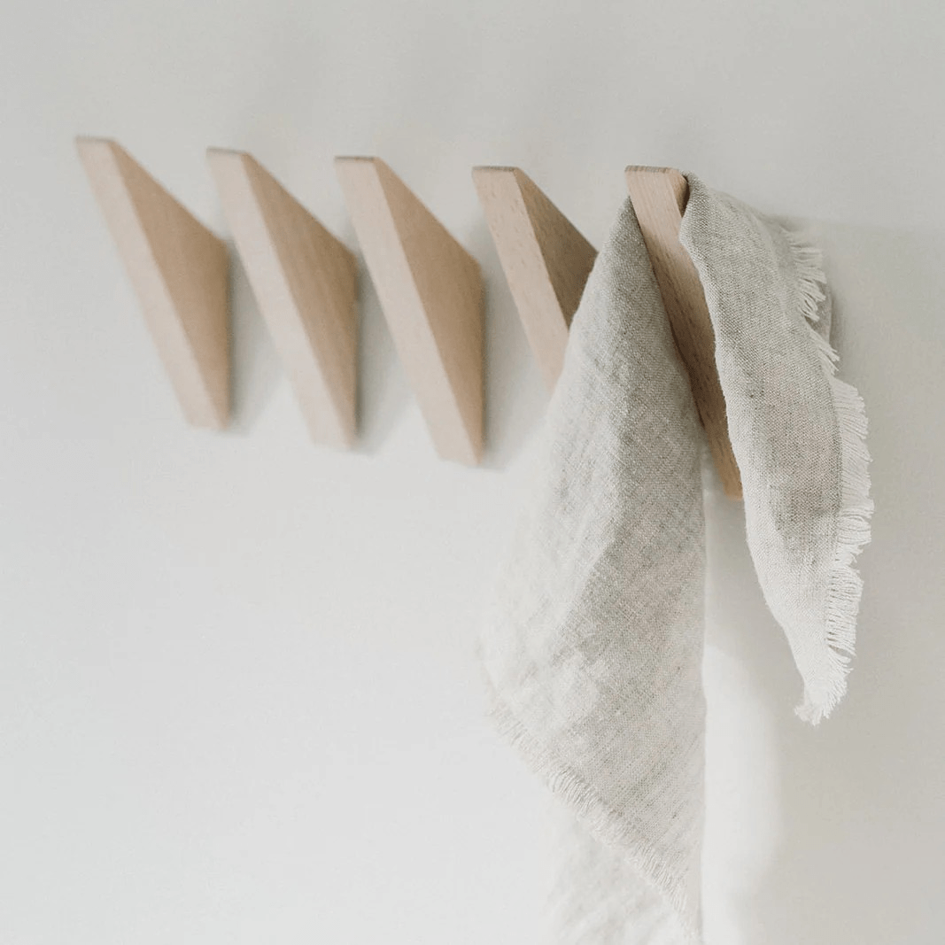Stilvolle Wandgarderobe aus Holz - Platzsparendes Design für Ihr Zuhause