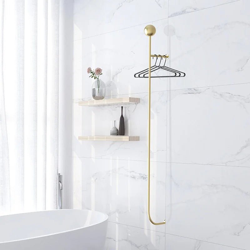 Eleganter Wandkleiderständer in Gold für Ihr Zuhause
