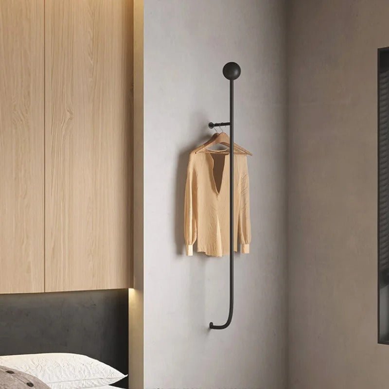 Eleganter Wandkleiderständer in Gold für Ihr Zuhause