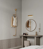 Eleganter Wandkleiderständer in Gold für Ihr Zuhause