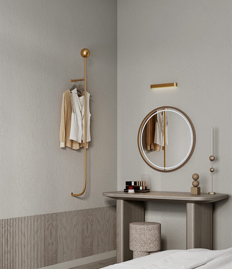 Eleganter Wandkleiderständer in Gold für Ihr Zuhause