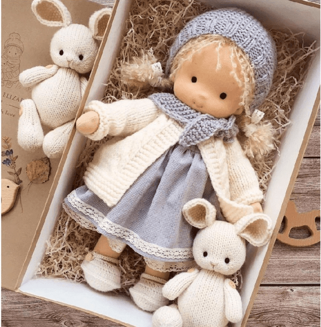 Harmonie | Handgefertigte Waldorf Kuschelpuppe – Lila