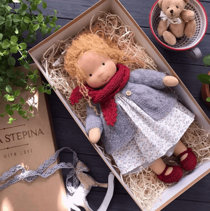 Harmonie | Handgefertigte Waldorf Kuschelpuppe – Lila