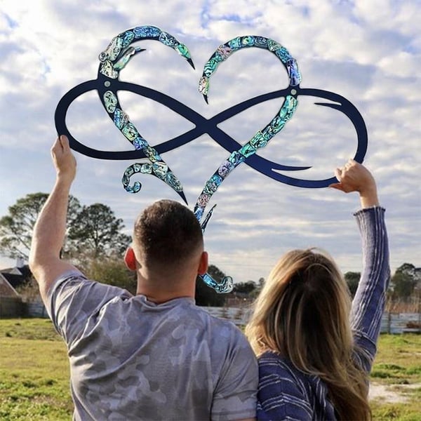 Wanddekoration InfinityHerz – Eisen Skulptur mit Symbol der ewigen Liebe