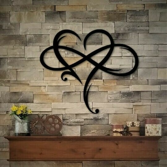 Wanddekoration InfinityHerz – Eisen Skulptur mit Symbol der ewigen Liebe