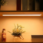 Praktische LED Schranklampe – Warmes Licht, Kompaktes Design, Energiesparend