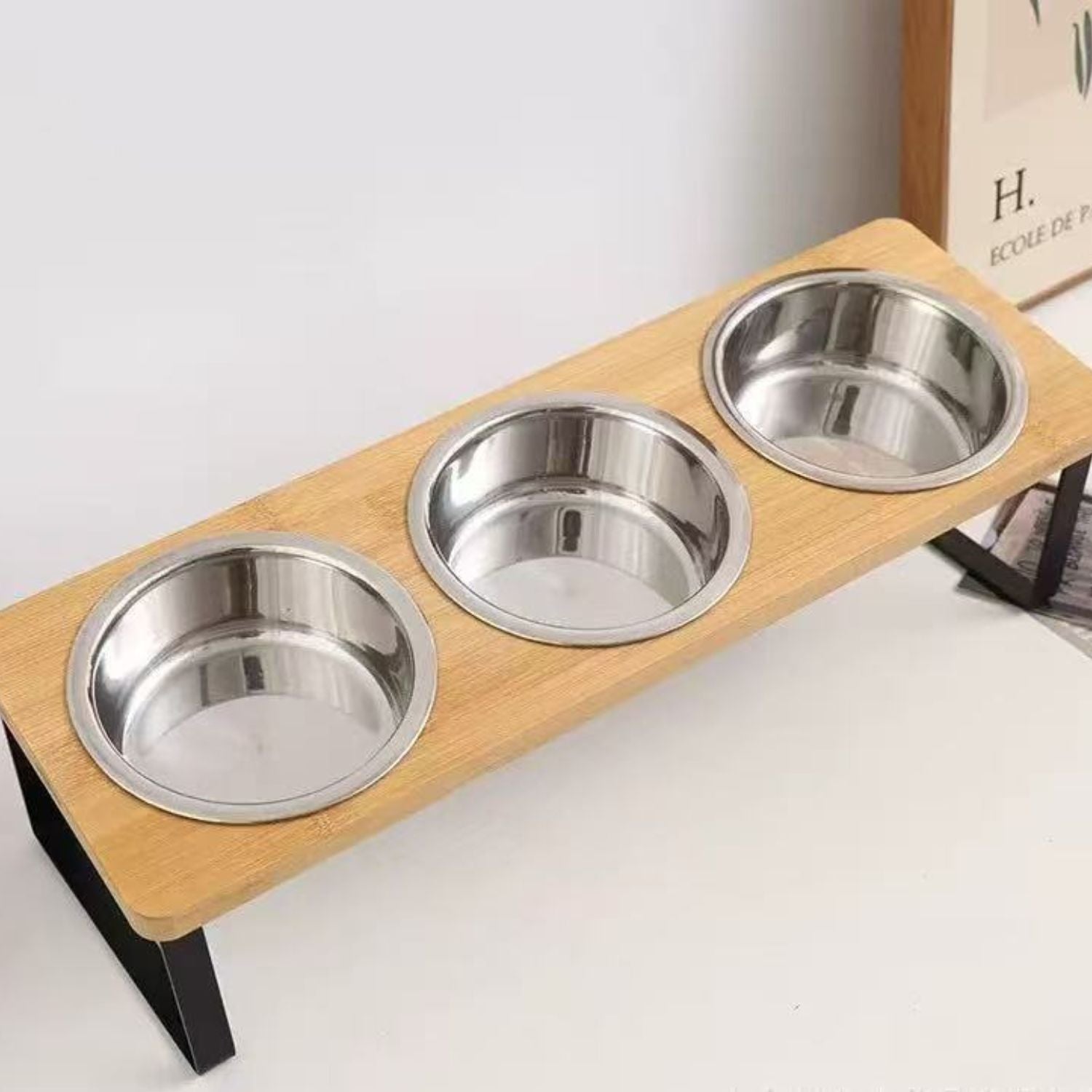 Hunde-Futterstation mit Bambusgestell und Edelstahl-Schalen