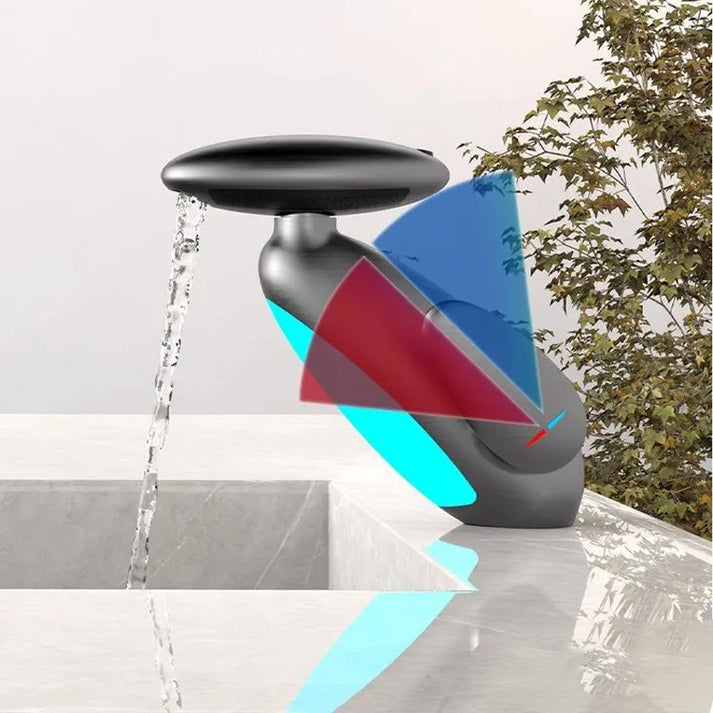 HydraLux: Moderner Wasserhahn mit LED für Küche & Bad