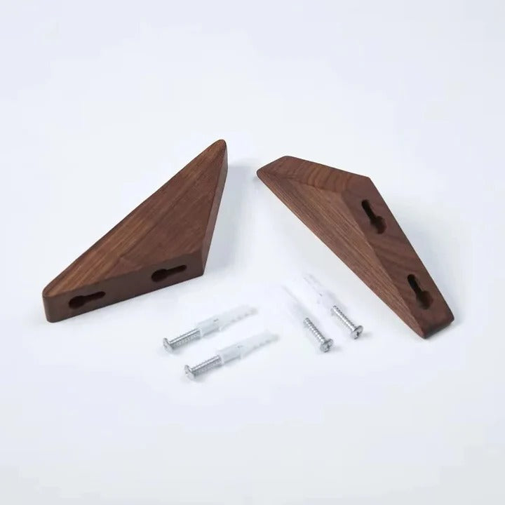 Holzkleiderhaken und dekorativer Mantelhalter