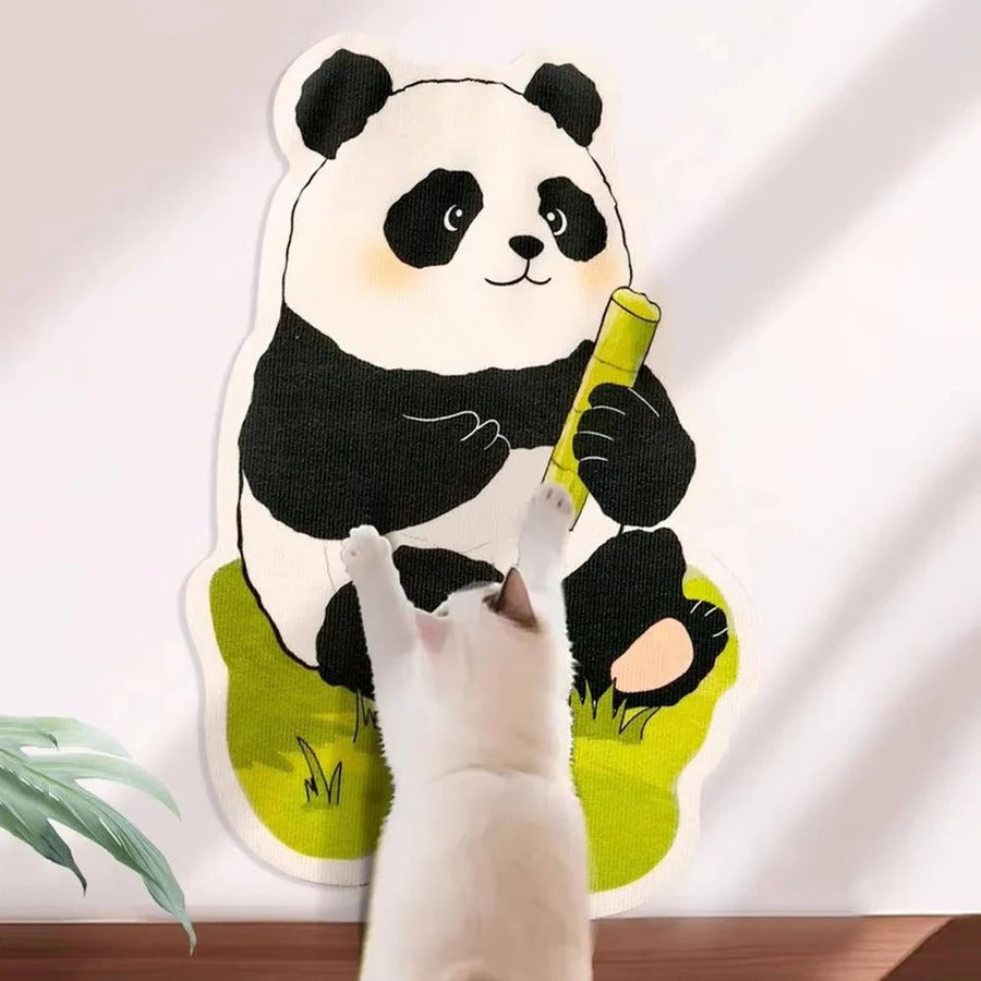 Wandmontierter Katzenkratzbaum mit Spielzeugen