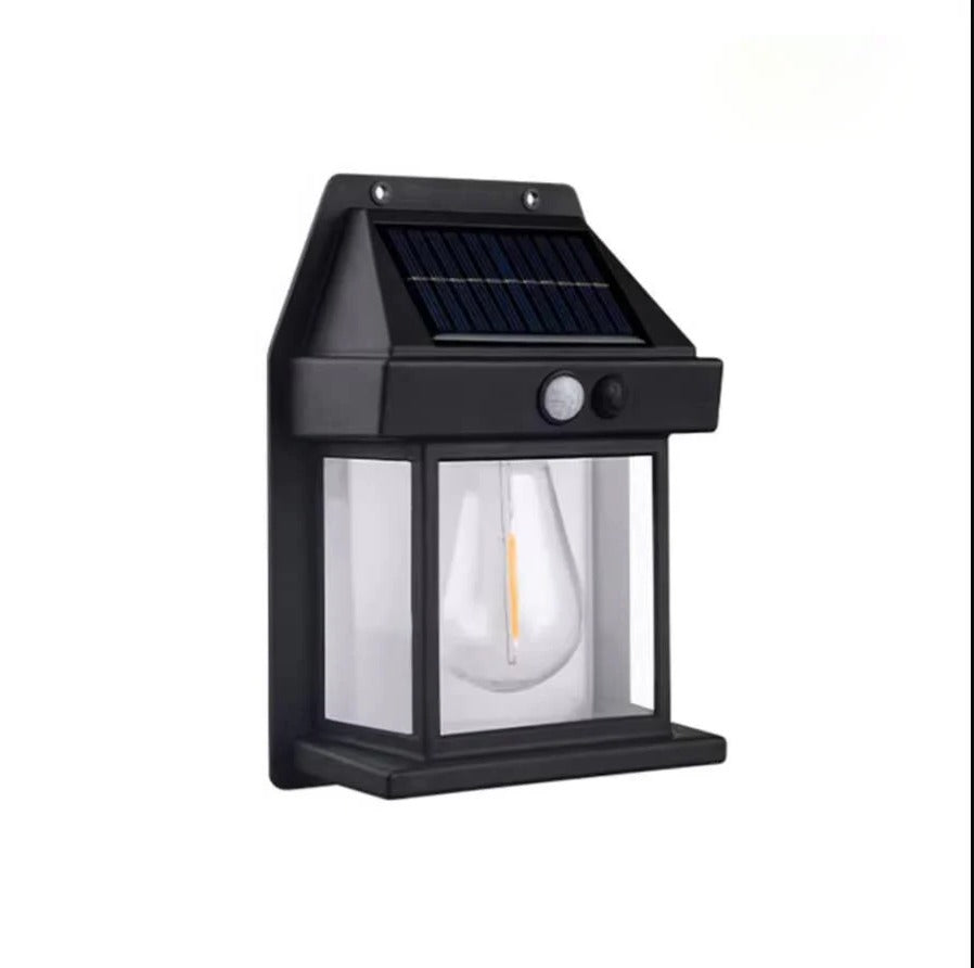 Zwei Solar-Wandlampen für die Außenbeleuchtung