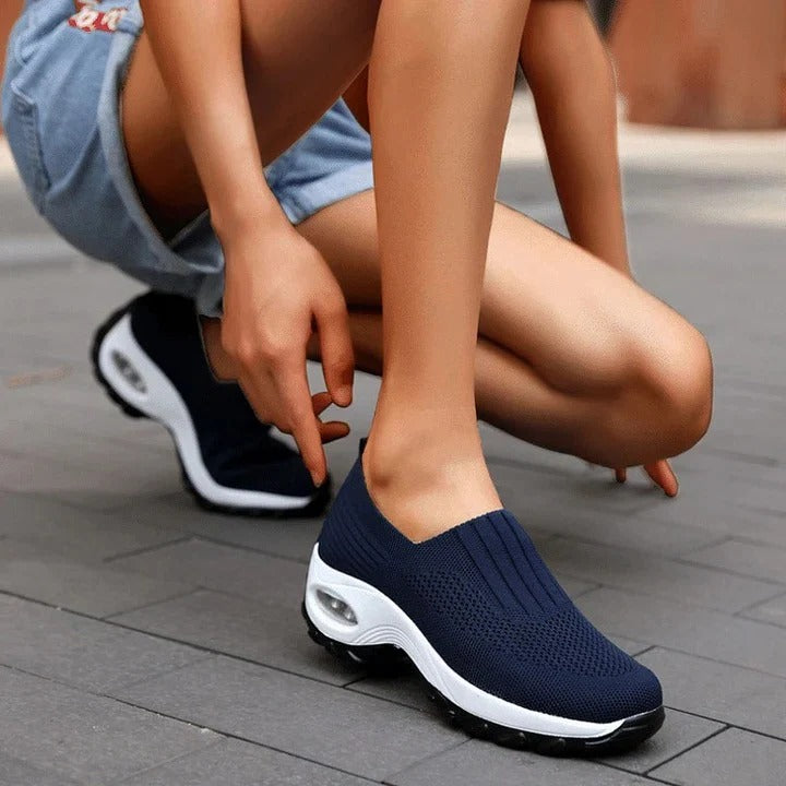 Bequeme Slipper für Frauen mit Unterstützung gegen Fersenschmerzen