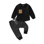 Gemütliches Set für Kleinkinder: Pullover und Streifenhose