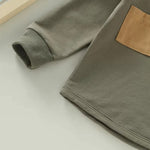 Bequeme Herbstgarderobe für Kleinkinder: Pullover und gestreifte Hose im Set