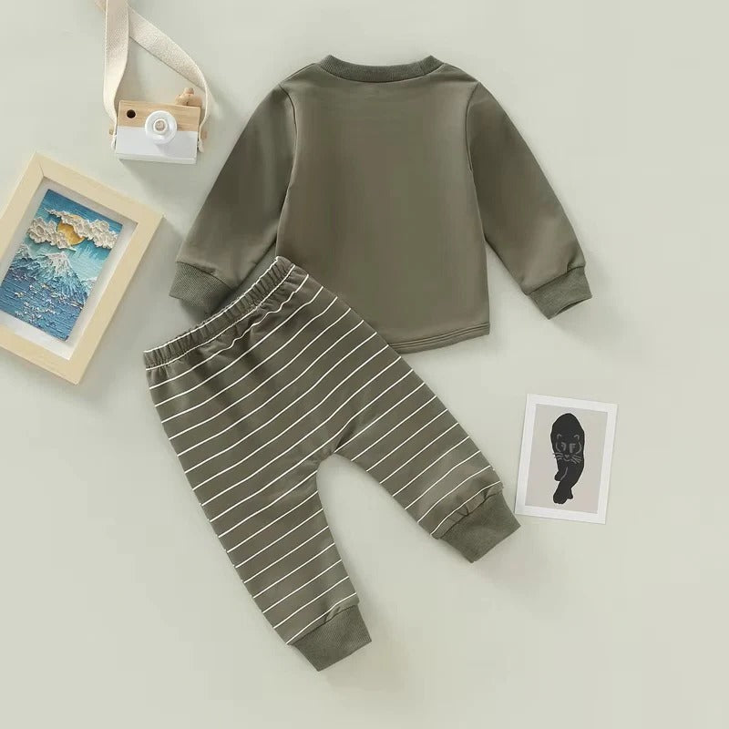 Gemütliches Set für Kleinkinder: Pullover und Streifenhose