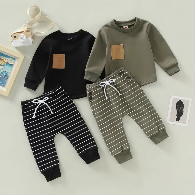 Gemütliches Set für Kleinkinder: Pullover und Streifenhose