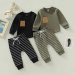 Bequeme Herbstgarderobe für Kleinkinder: Pullover und gestreifte Hose im Set