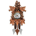 Traditionelle Kuckucksuhr mit Filigranen Verzierungen