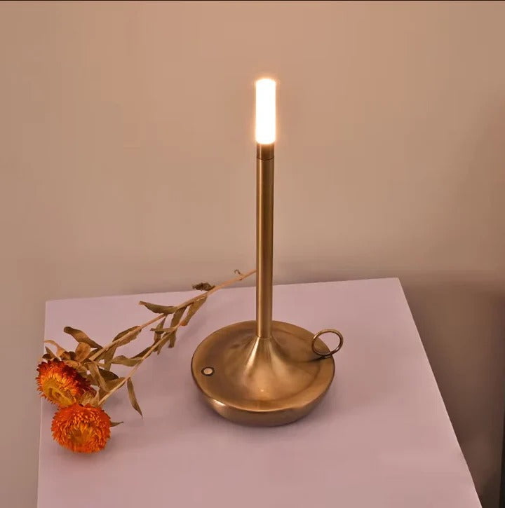 Moderne LED Tischleuchte mit Touch-Steuerung und Akku