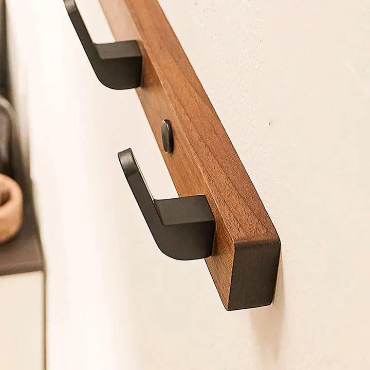 Stilvoller Wandgarderoben-Haken aus Holz und Metall