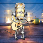 Kreative Tischlampe im Roboterdesign mit Mikrofon und Gitarre