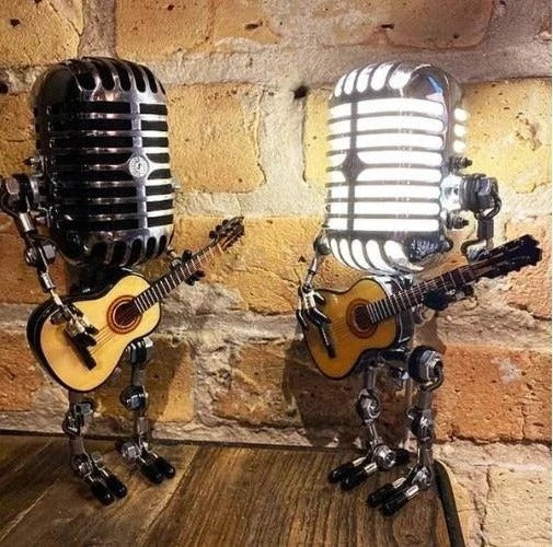 Kreative Tischlampe im Roboterdesign mit Mikrofon