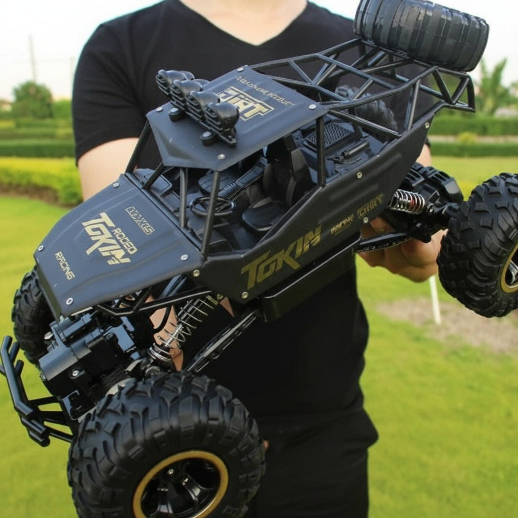 Geländetauglicher RC Truck mit 4WD Steuerung