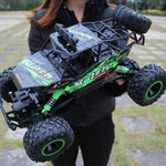 Geländetauglicher RC Truck mit 4WD Steuerung