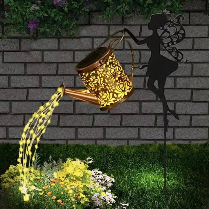Solarbetriebene Gartenlampe mit Metallrahmen und LED-Beleuchtung