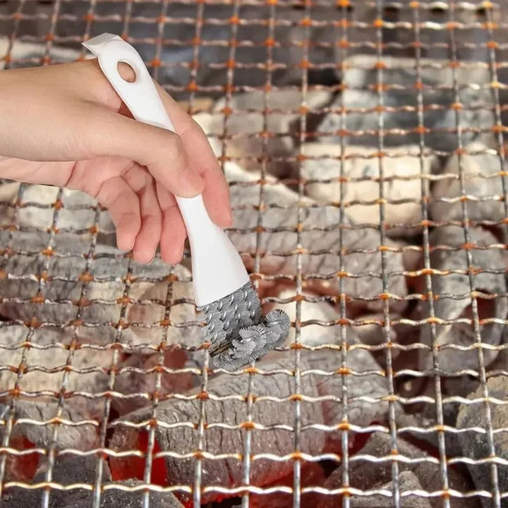 Grillreinigungsbürste mit V-förmigem Kopf und Schaber