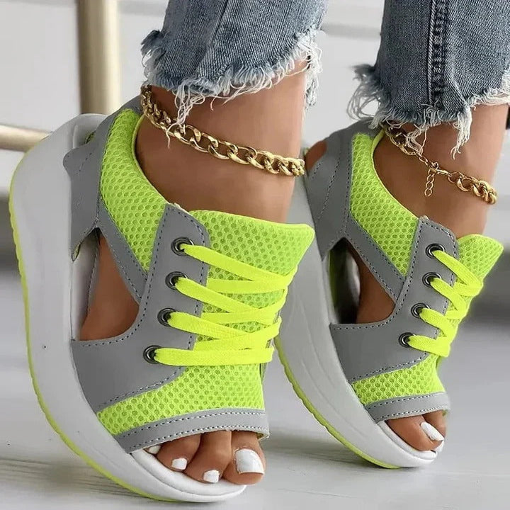 Damen Flache Schnürrsandalen mit Kontrastpanelen und Ausschnitten