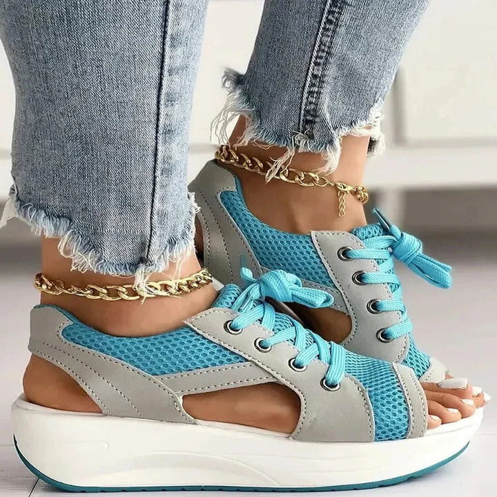 Damen Flache Schnürrsandalen mit Kontrastpanelen und Ausschnitten