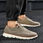 Bequeme Freizeitschuhe mit breitem Zehenbereich und Strickoberfläche