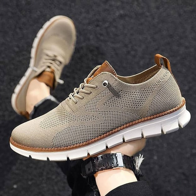 Bequeme Freizeitschuhe mit breiter Zehenbox und gestricktem Obermaterial