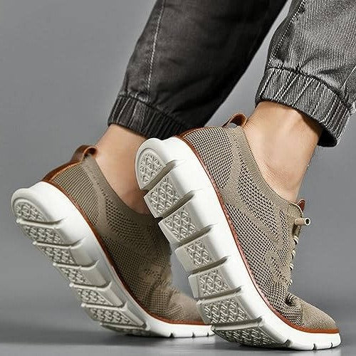 Bequeme Freizeitschuhe mit breiter Zehenbox und gestricktem Obermaterial