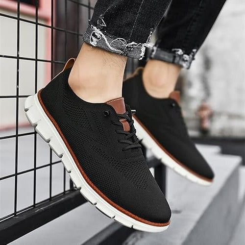 Bequeme Freizeitschuhe mit breitem Zehenbereich und Strickoberfläche