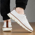Bequeme Freizeitschuhe mit breitem Zehenbereich und Strickoberfläche