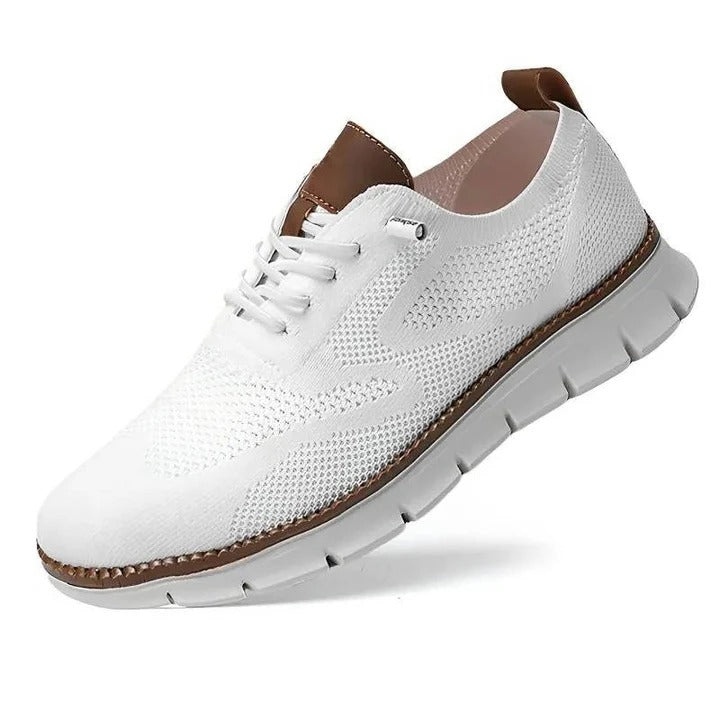 Bequeme Freizeitschuhe mit breitem Zehenbereich und Strickoberfläche