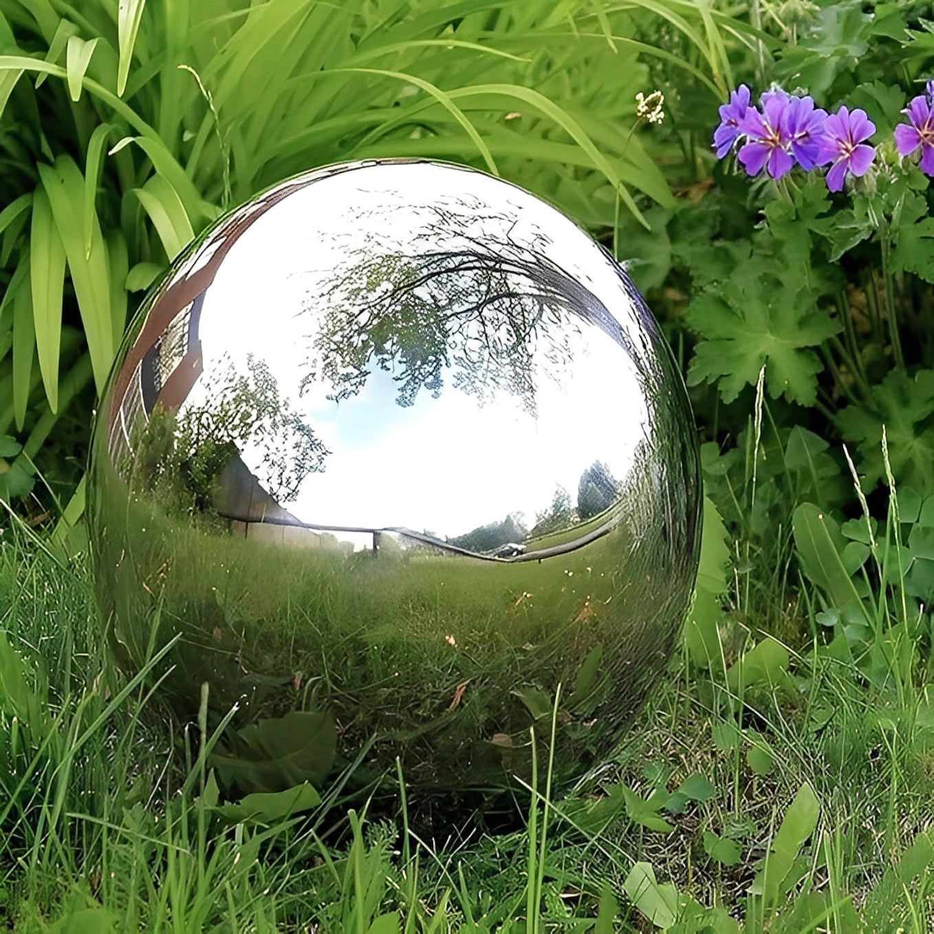 Elegante Edelstahl-Dekobälle für Ihren Garten